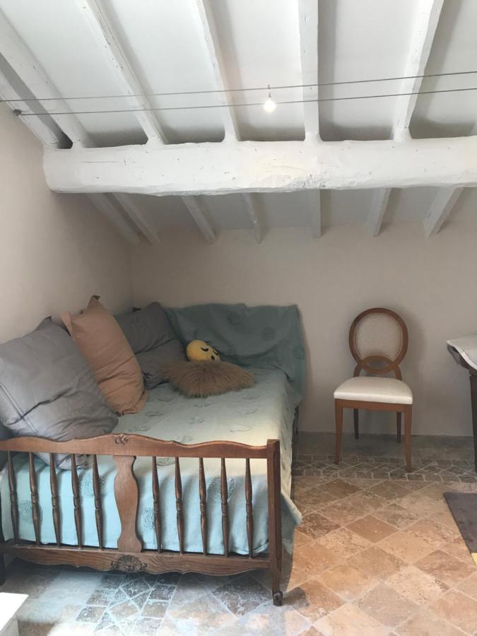 La Bergerie Des Amandiers Chambres Et Table D'Hotes Malataverne Eksteriør billede