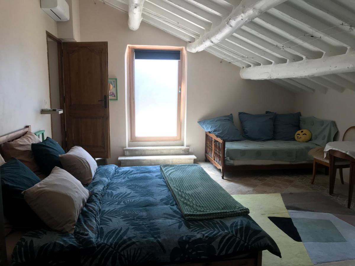 La Bergerie Des Amandiers Chambres Et Table D'Hotes Malataverne Eksteriør billede