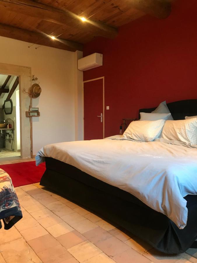 La Bergerie Des Amandiers Chambres Et Table D'Hotes Malataverne Eksteriør billede